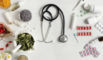 Holistic-vs-Modern-Western-Medicine.jpg